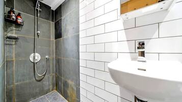 Apartment | Bathroom | Towels