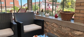 Ten minutes from Reims, this country house is ideal for vineyard visits.