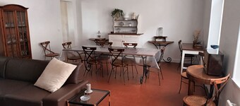 Ten minutes from Reims, this country house is ideal for vineyard visits.