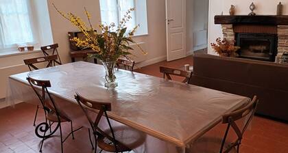 Ten minutes from Reims, this country house is ideal for vineyard visits.