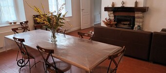 Ten minutes from Reims, this country house is ideal for vineyard visits.
