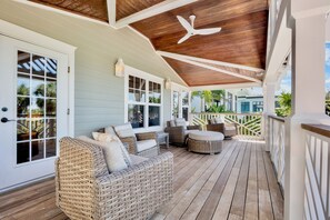 Terrace/patio - Waves Edge - Beachfront! (Anna Maria)
