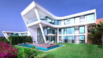 Villa de lujo, vista al mar | Ropa de cama de alta calidad, edredón, wifi gratis y ropa de cama