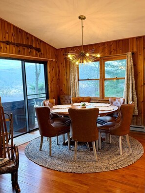 Dining - Cardinals Nest In The Smokies ~ Family Friendly (Haywood County)