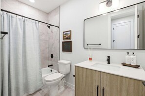 Shower, hair dryer, towels, shampoo - Unwind in Style: Luxe Condo Getaway! (New Braunfels)