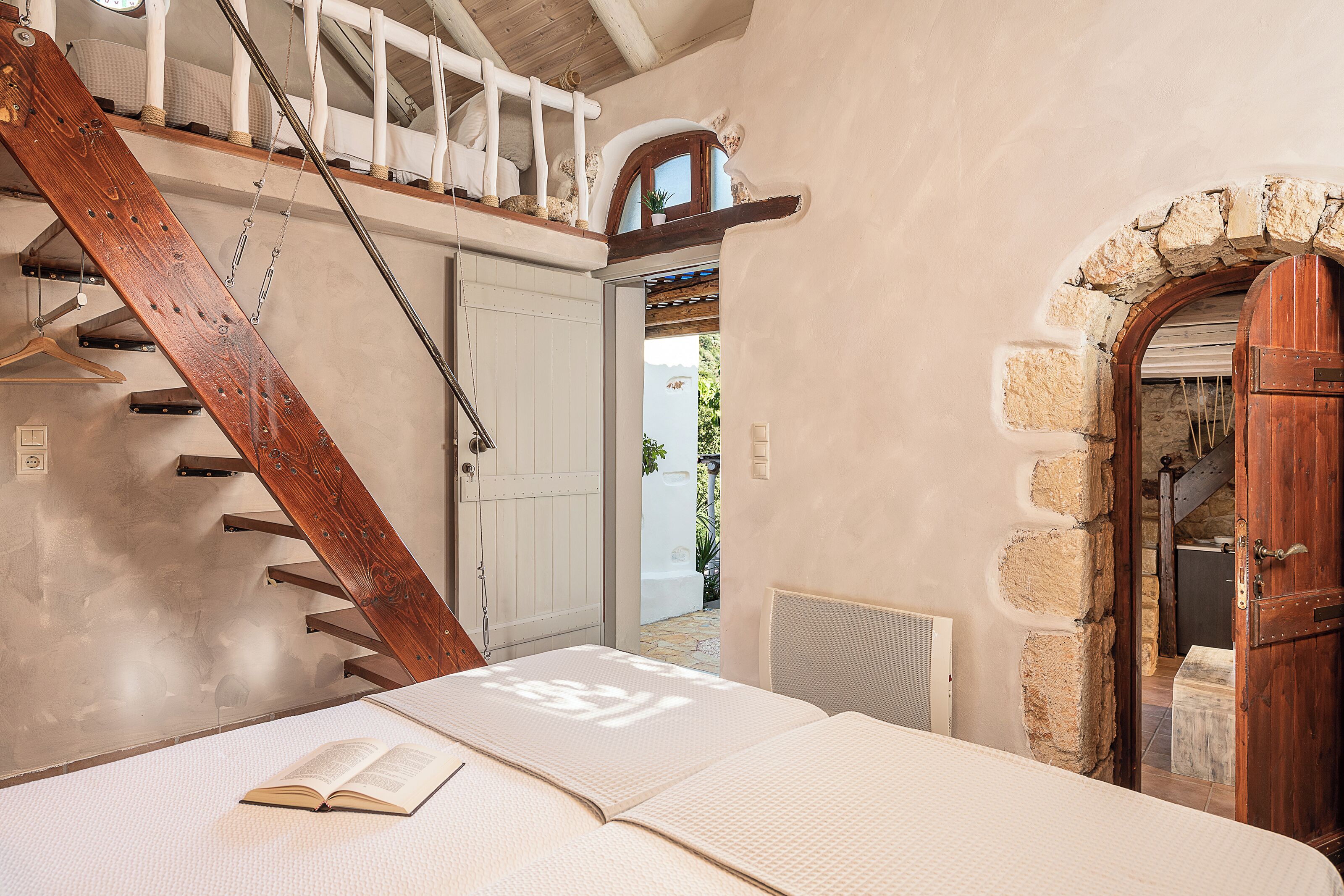 3 habitaciones, tabla de planchar con plancha, wifi y ropa de cama 
