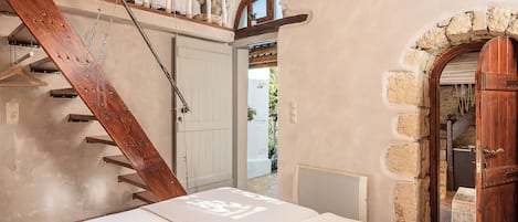 3 habitaciones, tabla de planchar con plancha, wifi y ropa de cama