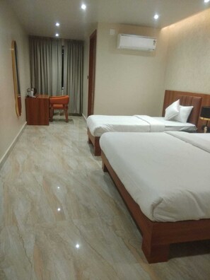 Kamar Triple Basic | Meja kerja dan Wi-Fi gratis