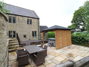 Cottage | Outdoor dining - Orchard View (Alfreton)