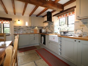 Cottage | Private kitchen - Orchard View (Alfreton)