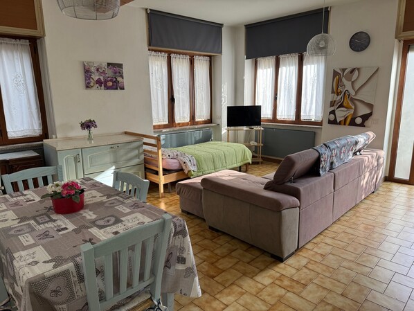Interior - Spacious Brunate Apartment Near the Funicular (Brunate)
