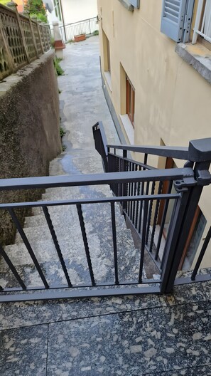 Property grounds - Spacious Brunate Apartment Near the Funicular (Brunate)