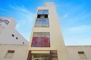 House | Exterior - Classic Prayagraj Bus Stop Sonica Gold (Prayagraj)