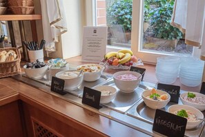 Daily continental breakfast for a fee - Hotel Imperial Rügen (Binz)