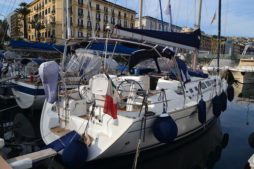 Sailing excursions in the Gulf of Naples, Boat&Bed on the port of Mergellina