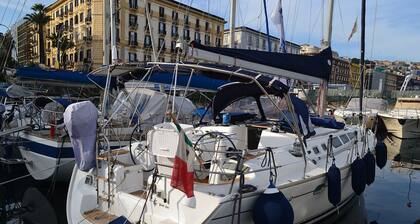 Sailing excursions in the Gulf of Naples, Boat&Bed on the port of Mergellina