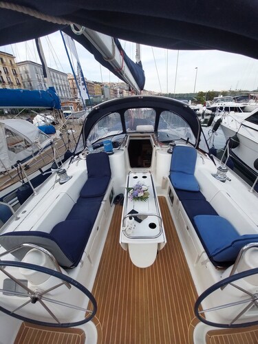 Sailing excursions in the Gulf of Naples, Boat&Bed on the port of Mergellina