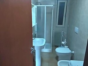 Hair dryer, bidet, towels, soap - Three bedroom apartment in beautiful seaside Italian village (Marina di Ginosa)