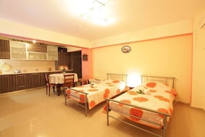 Iron/ironing board, WiFi, bed sheets - Family Apartment Cozy Getaway 5 min from the beach (Aliveri)