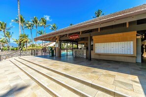 Property grounds - Maui Kamaole B102 Kihei condo near Kamaole Beach w/ pools, summer deal (Kihei)