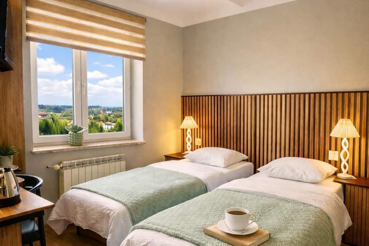 Habitación con 1 cama matrimonial o 2 individuales, vista al jardín