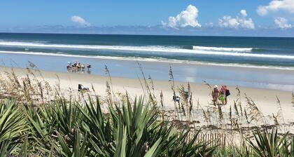 Cozy 2-bedroom condo in tranquil New Smyrna Beach with breathtaking views