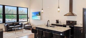 Spacious New & Clean 2 BR Heart of Downtown! 301S