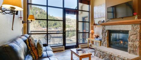 Smart TV y chimenea