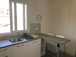 Private kitchen - Newly renovated house, bright and within walking distance of Ortigia and the Greek theater. (Siracusa)