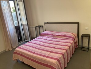 1 bedroom, iron/ironing board, WiFi, bed sheets - Newly renovated house, bright and within walking distance of Ortigia and the Greek theater. (Siracusa)