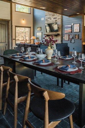 Dining - Stonefire Courtyard-Pickleball, Hot Tub, Fire Pit-Sleeps 16 (Broken Bow)