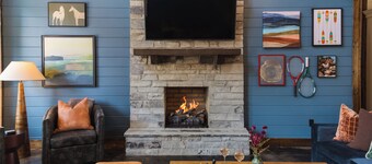 NEW OWNER PROMO RATE Stonefire Courtyard-Pickleball, Hot Tub, Fire Pit-Sleeps 16