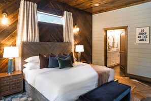 5 habitaciones, escritorio y tabla de planchar con plancha