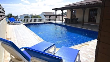 Piscine extérieure