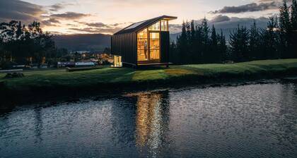 Welcoming 1-bedroom cabin in Cayambe with pond