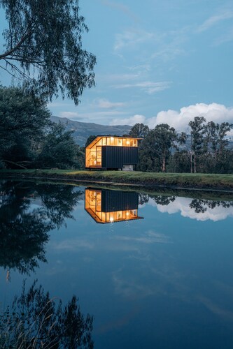 Welcoming 1-bedroom cabin in Cayambe with pond