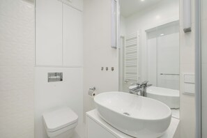 Shower, hair dryer, towels, soap - Maris - Wave Resort & Spa (Międzyzdroje)