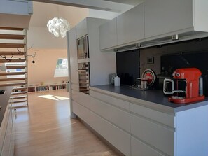 Microwave, stovetop, dishwasher - Bright, quiet and central loft apartment (150 m2) (Vestland)