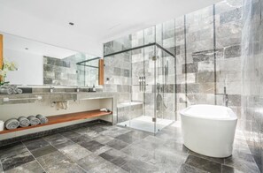 Shower, hair dryer, towels, soap - Villa Tiburón Luxury Beach Front Oasis 7/BR (Puerto Morelos)
