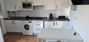 Private kitchen - Bizkar Bare Apartment 3 (Sopuerta)