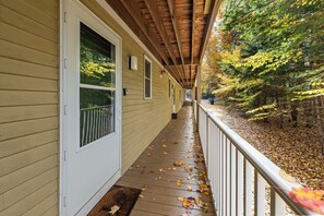 Terrace/patio - Winnipesaukee All Season Getaway (Gilford)