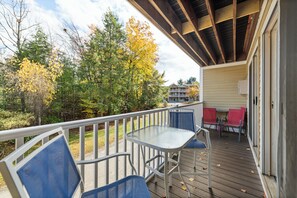 Outdoor dining - Winnipesaukee All Season Getaway (Gilford)