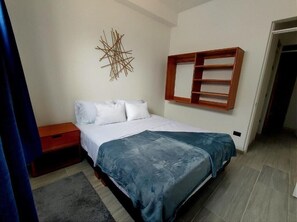 3 bedrooms, iron/ironing board, Internet, bed sheets - Apartment for 8/Excellent location in Salento (salento)