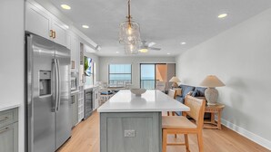 Condo, 1 giường cỡ king (Emerald Isle 501 - Premier) | Nội thất