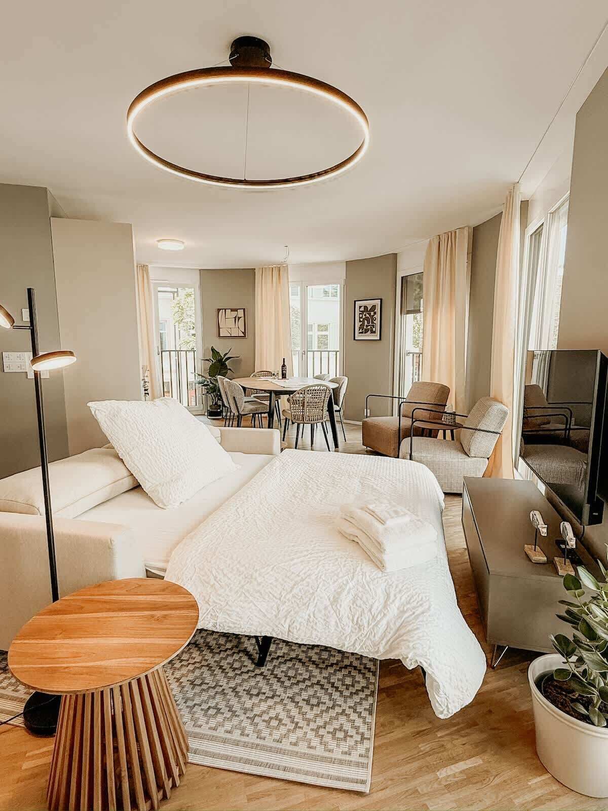 1 slaapkamer, een strijkplank/strijkijzer, wifi, beddengoed