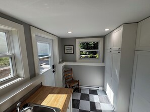 Interior - Enjoy Beautiful Mahone Bay Nova Scotia (Mahone Bay)