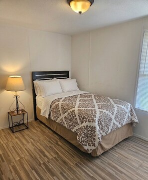 Iron/ironing board, Internet - Fully Furnished 3 Bedroom w/ Utilities - Near Orange and near Beaumont, Vidor TX (Vidor)