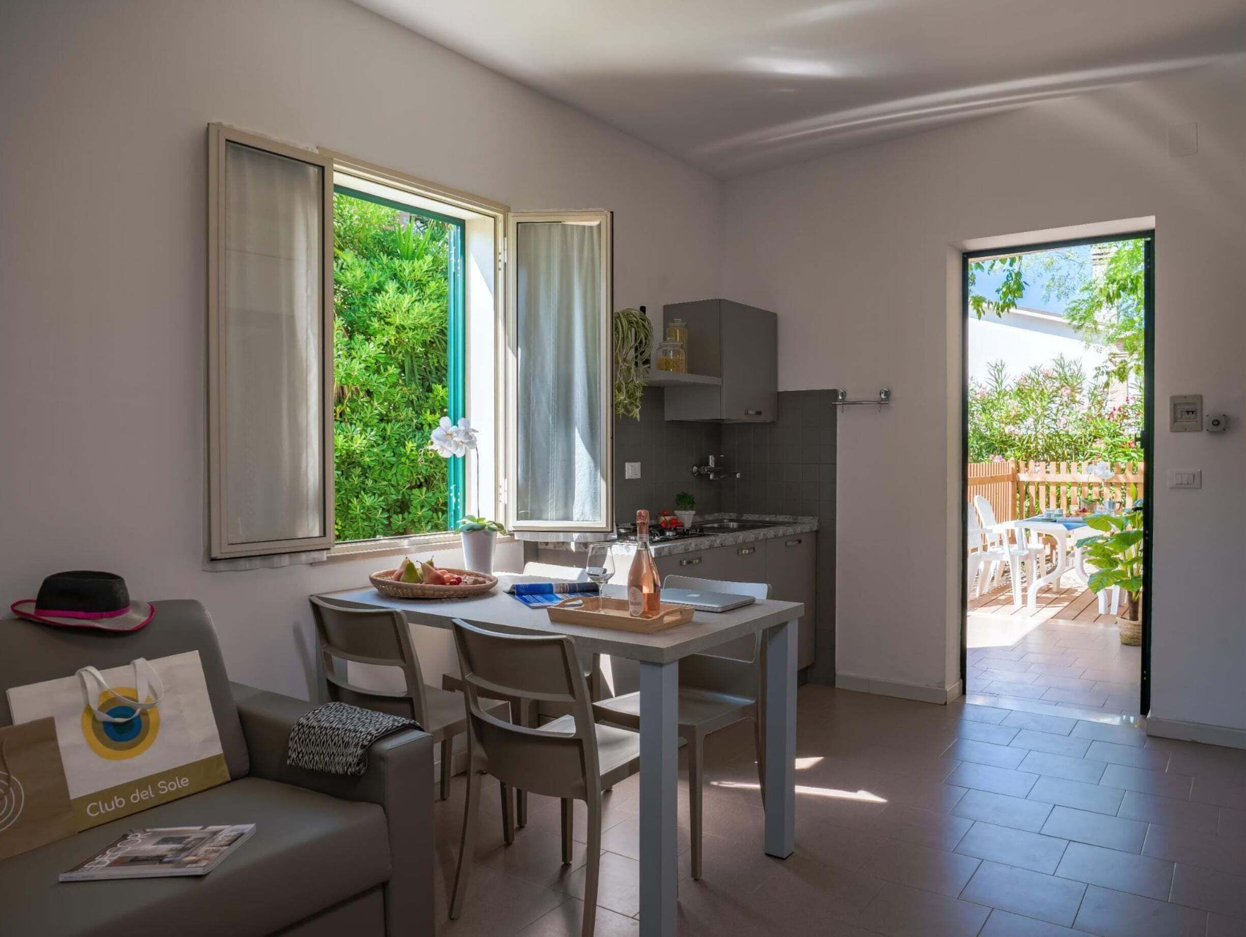 Bungalow | Dining