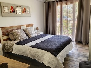 Iron/ironing board, Internet, bed sheets - The Gîte Ventoux story (Bédoin)
