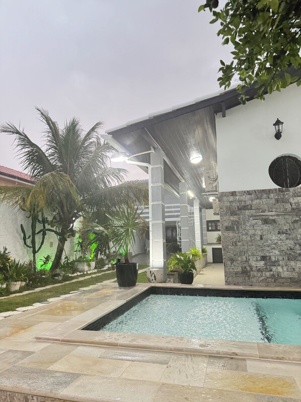 Pool - Spacious vacation home for 10 people with pool 200 meters to the beach (Niterói)